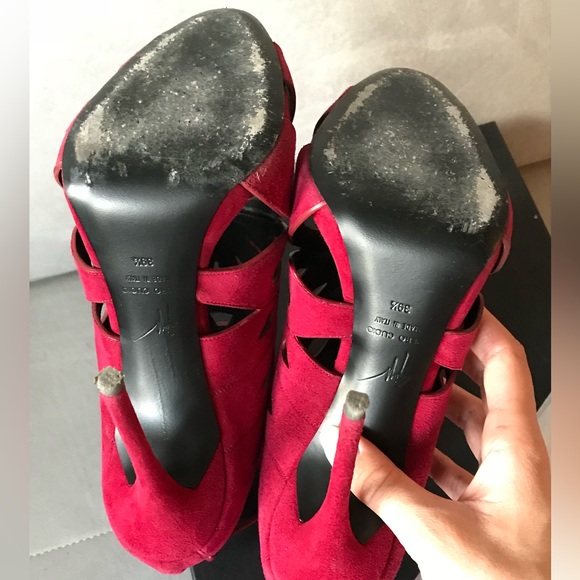 GIUSEPPE ZANOTTI


PRE-OWNED | Floral Cut-outs Suede Booties | Size 39.5 - Picture 5 of 8